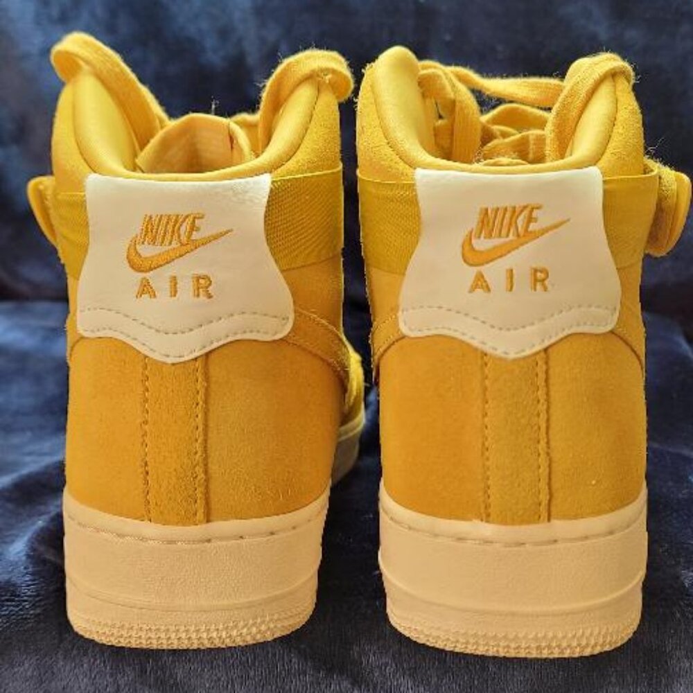 Nike - Picture 4 of 5